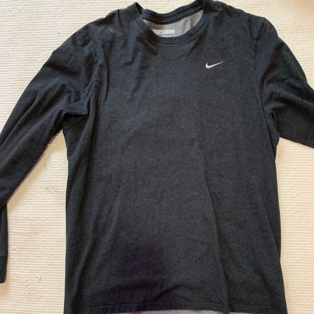 Men’s Nike gray long sleeve large T-shirt
